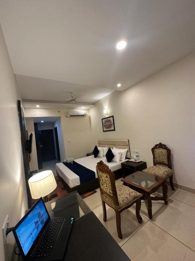 Hotel Jb Residency !! Luxurious & Royal Balcony Rooms !! Large Rooms Zirakpur Екстериор снимка