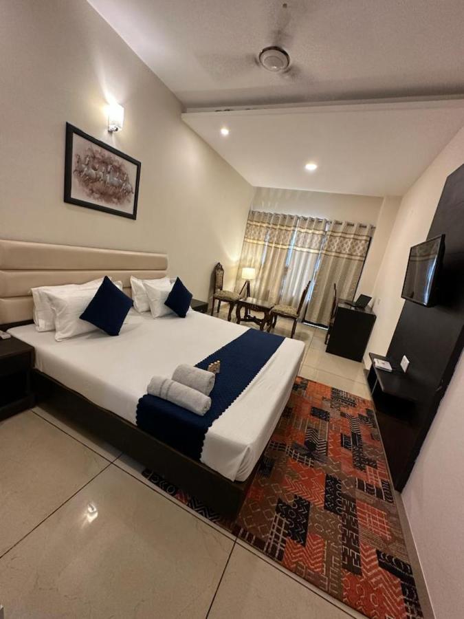 Hotel Jb Residency !! Luxurious & Royal Balcony Rooms !! Large Rooms Zirakpur Екстериор снимка