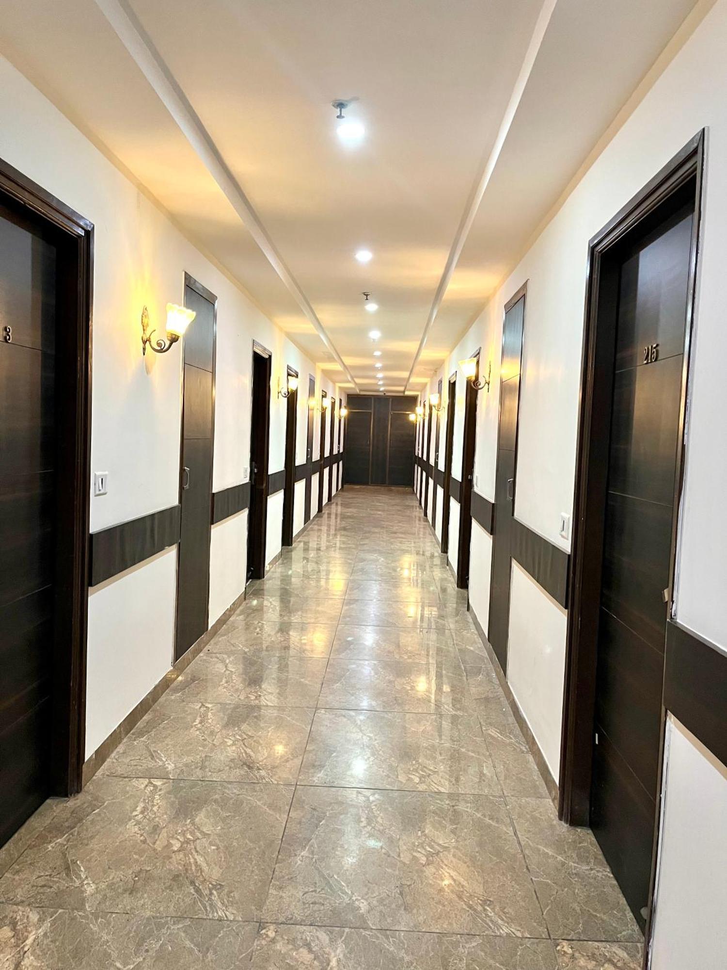 Hotel Jb Residency !! Luxurious & Royal Balcony Rooms !! Large Rooms Zirakpur Екстериор снимка