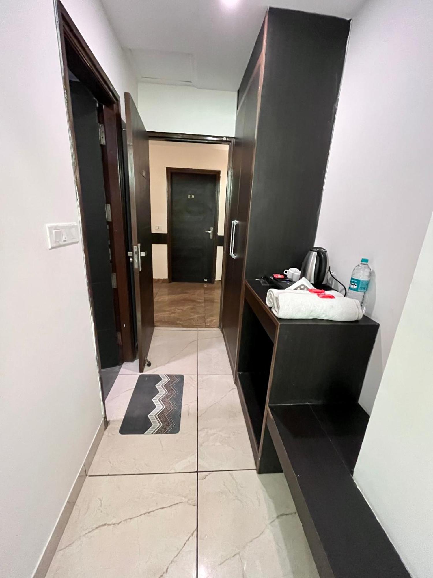 Hotel Jb Residency !! Luxurious & Royal Balcony Rooms !! Large Rooms Zirakpur Екстериор снимка