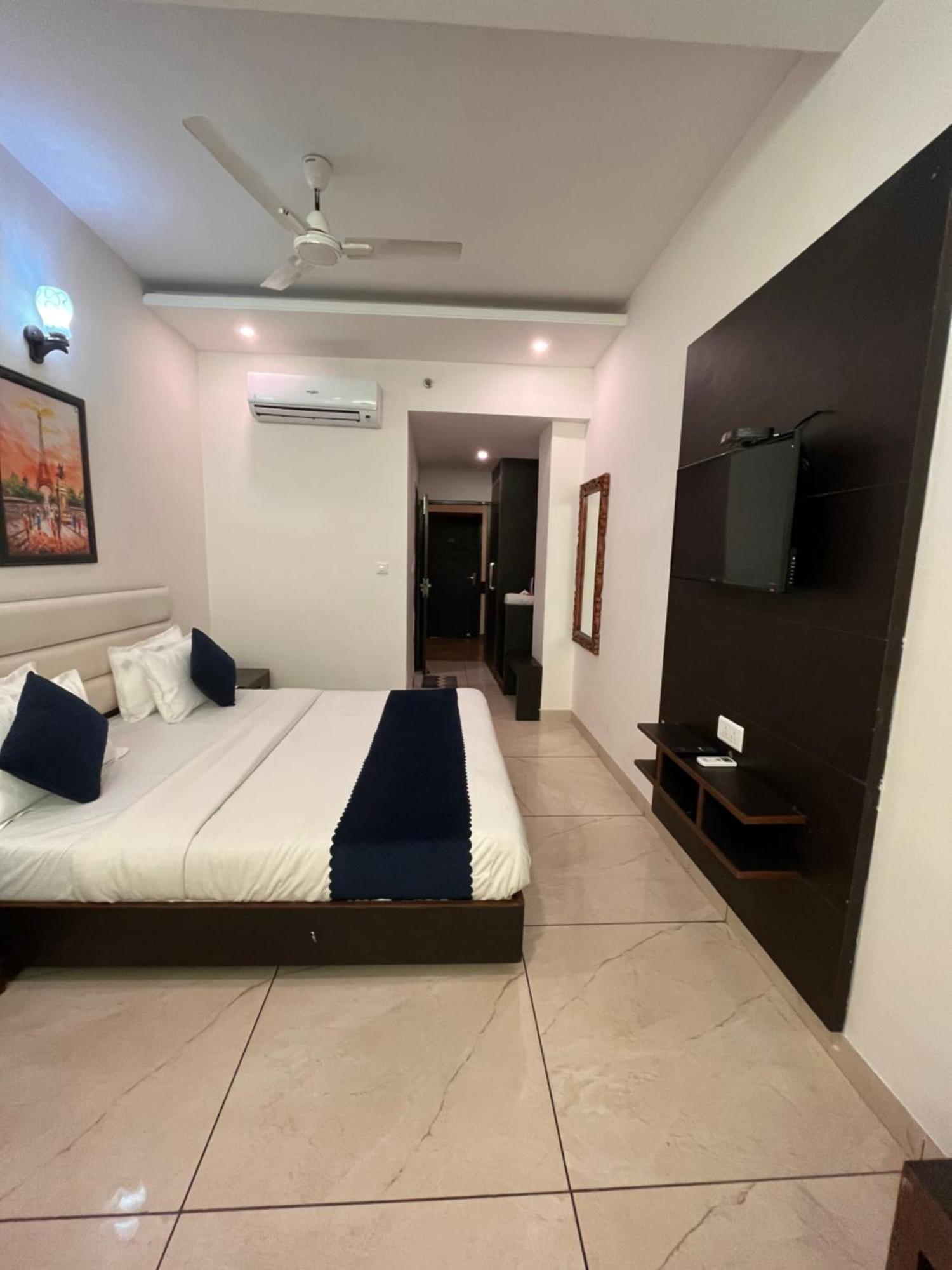 Hotel Jb Residency !! Luxurious & Royal Balcony Rooms !! Large Rooms Zirakpur Екстериор снимка