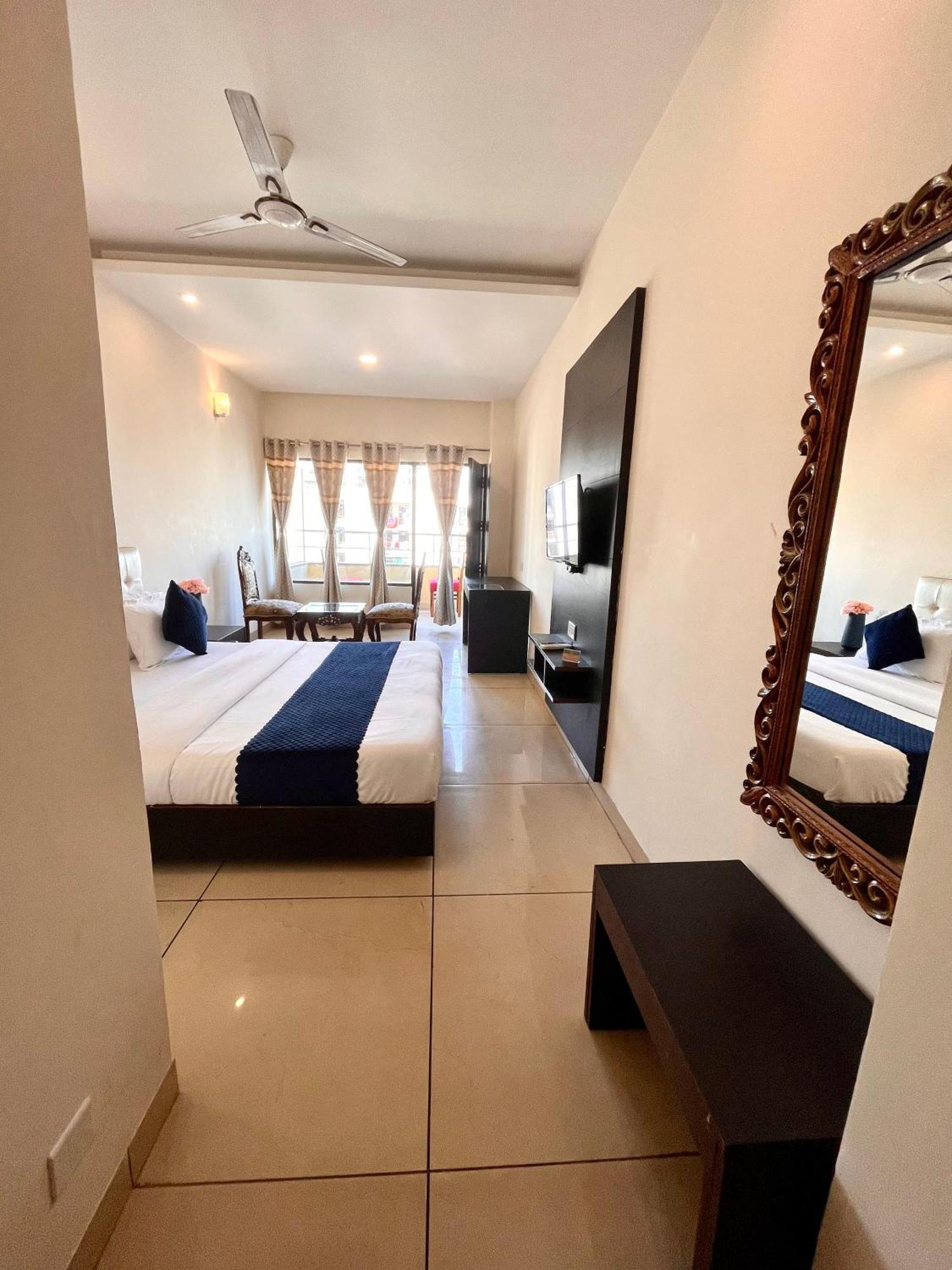 Hotel Jb Residency !! Luxurious & Royal Balcony Rooms !! Large Rooms Zirakpur Екстериор снимка