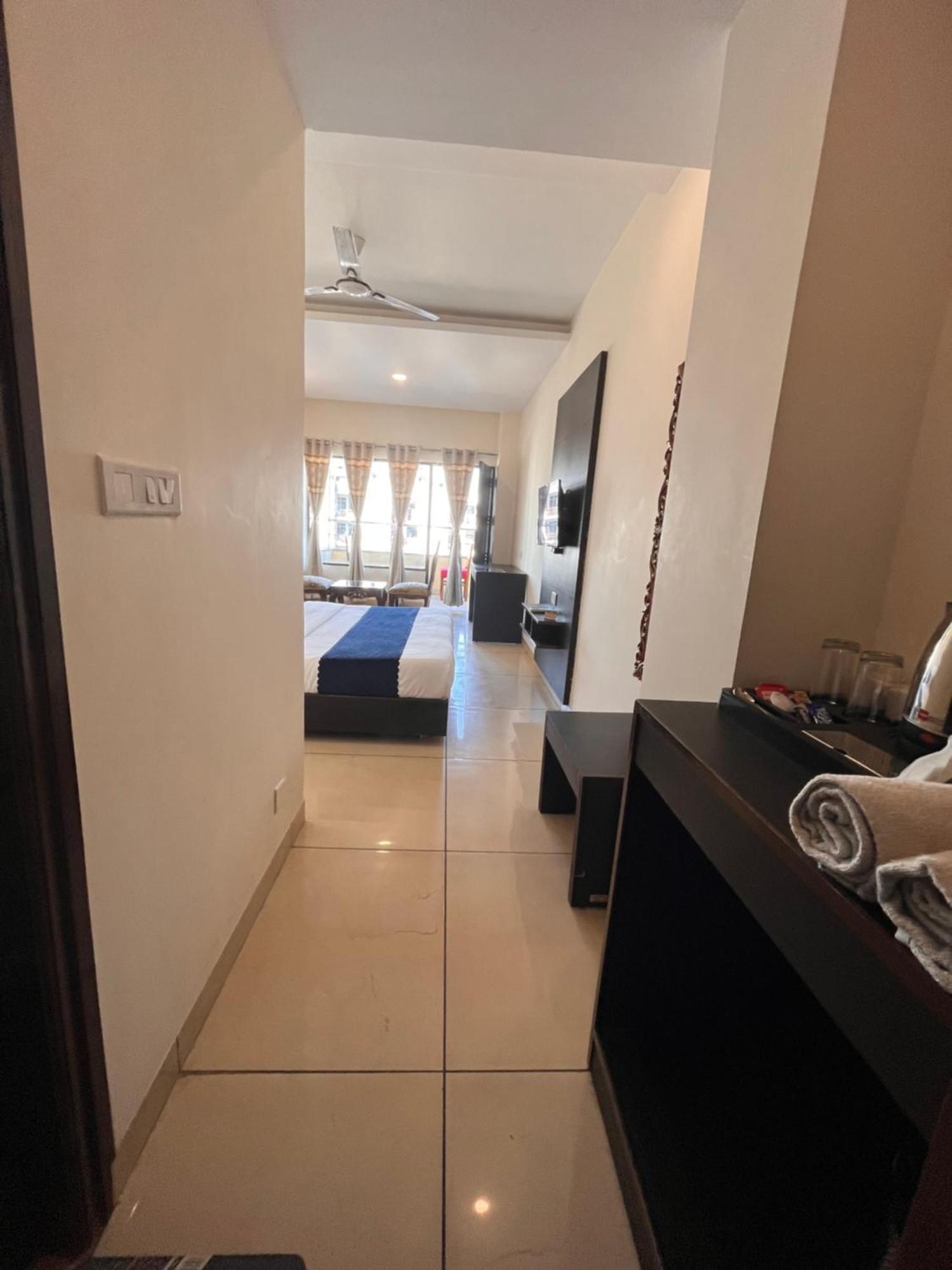 Hotel Jb Residency !! Luxurious & Royal Balcony Rooms !! Large Rooms Zirakpur Екстериор снимка