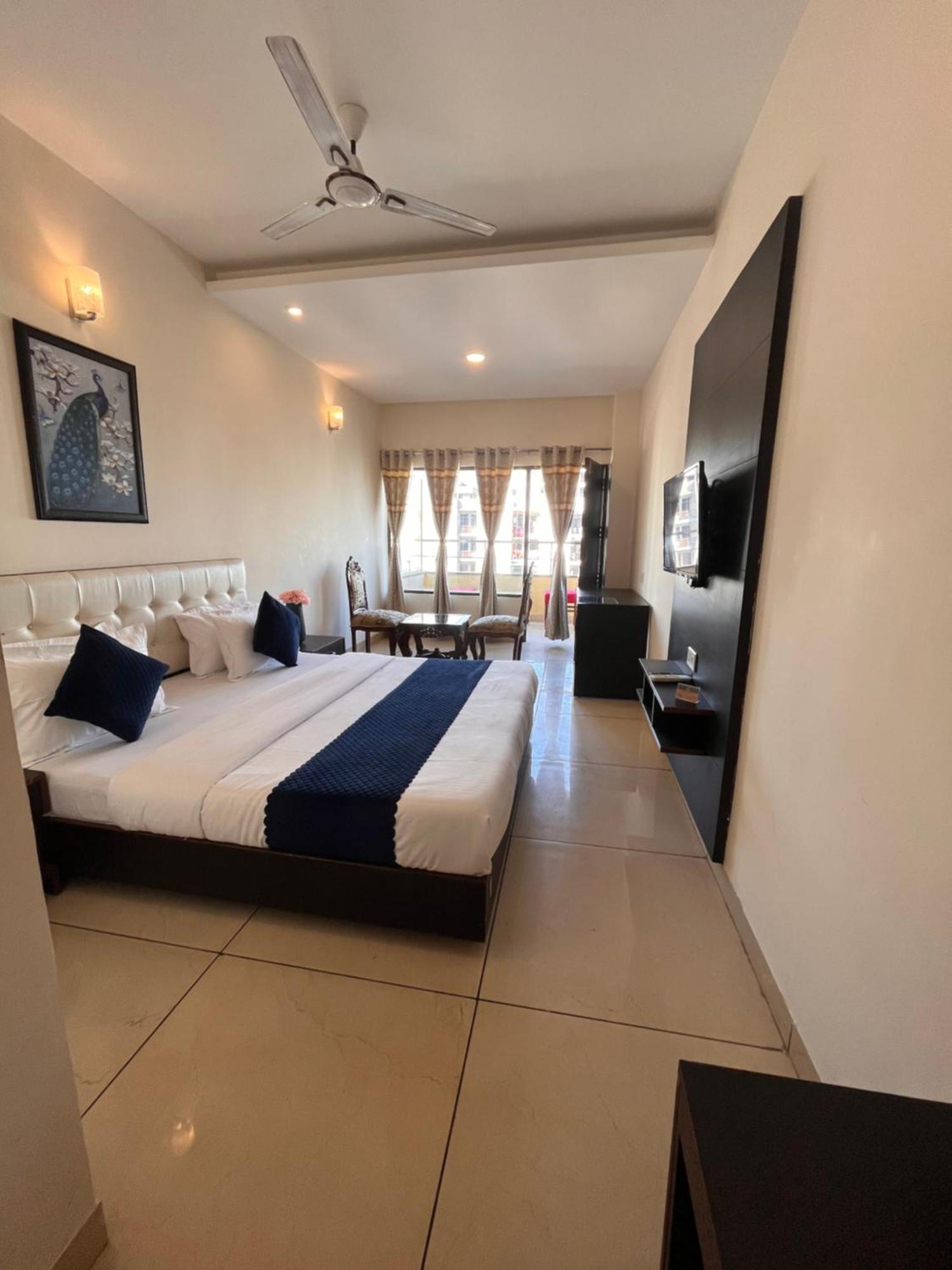 Hotel Jb Residency !! Luxurious & Royal Balcony Rooms !! Large Rooms Zirakpur Екстериор снимка