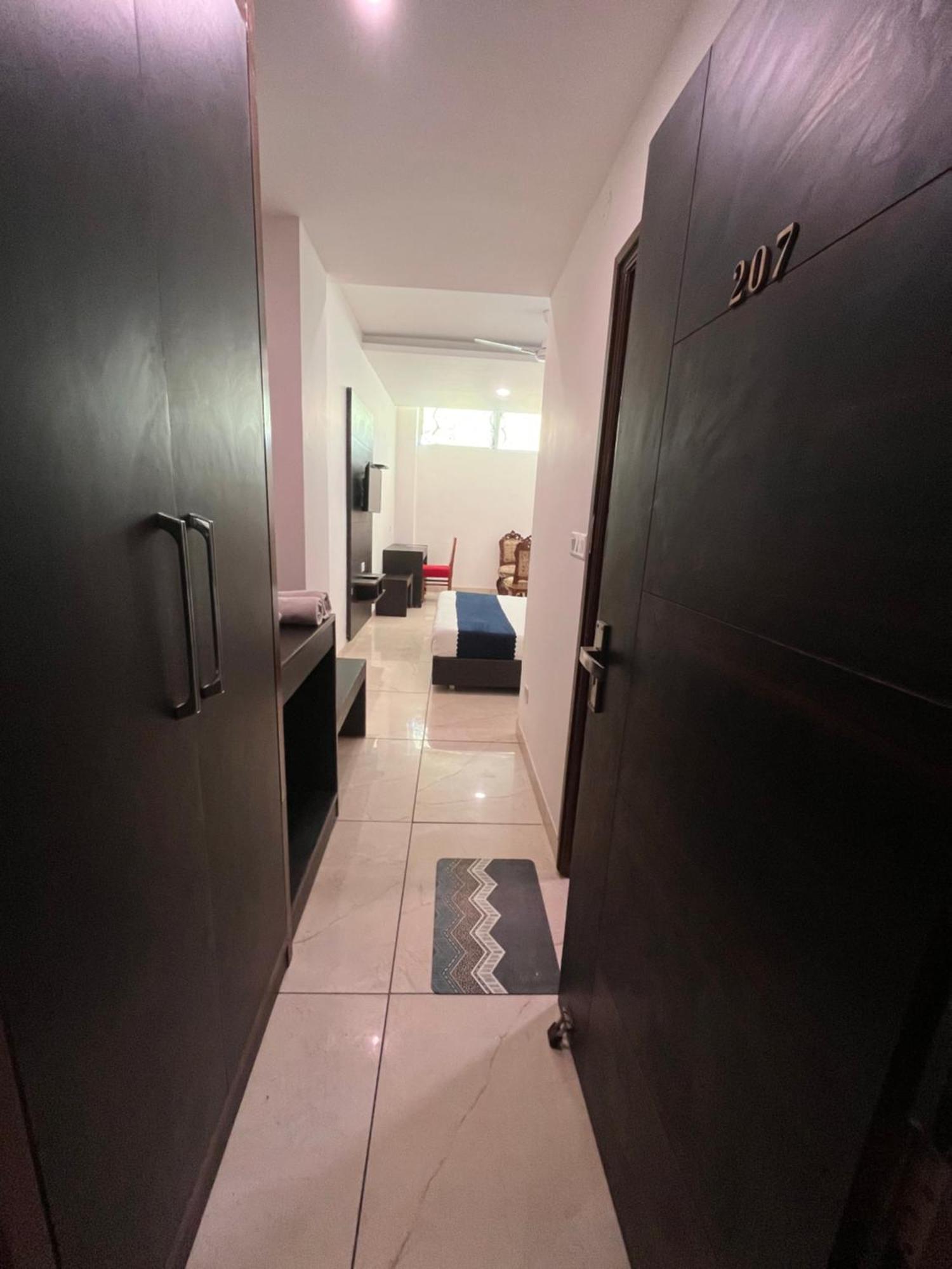 Hotel Jb Residency !! Luxurious & Royal Balcony Rooms !! Large Rooms Zirakpur Екстериор снимка