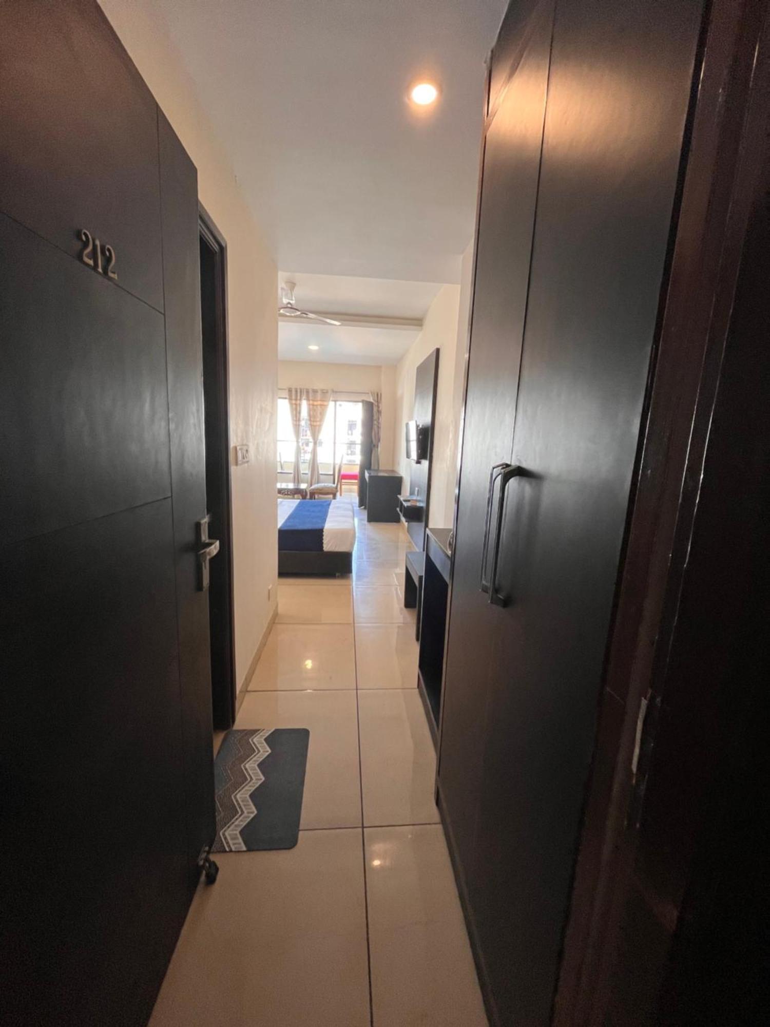 Hotel Jb Residency !! Luxurious & Royal Balcony Rooms !! Large Rooms Zirakpur Екстериор снимка