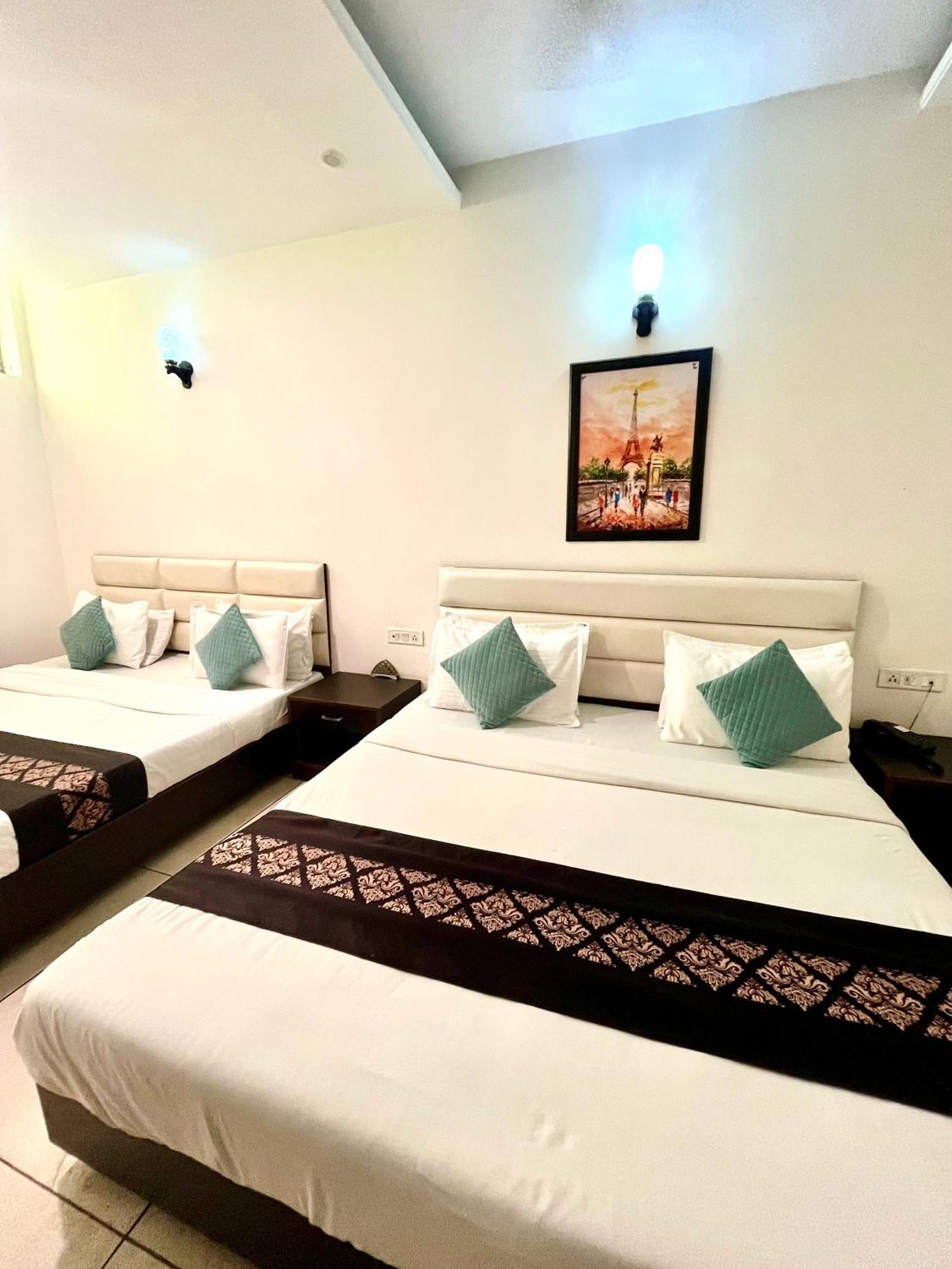 Hotel Jb Residency !! Luxurious & Royal Balcony Rooms !! Large Rooms Zirakpur Екстериор снимка